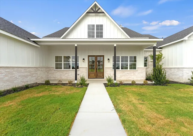 Photo 2 of Single family home for sale at 10641 Rye Bread Ln, Venus, TX 76084 | MLS# 21368590 | Listing updated on 2026-09-10