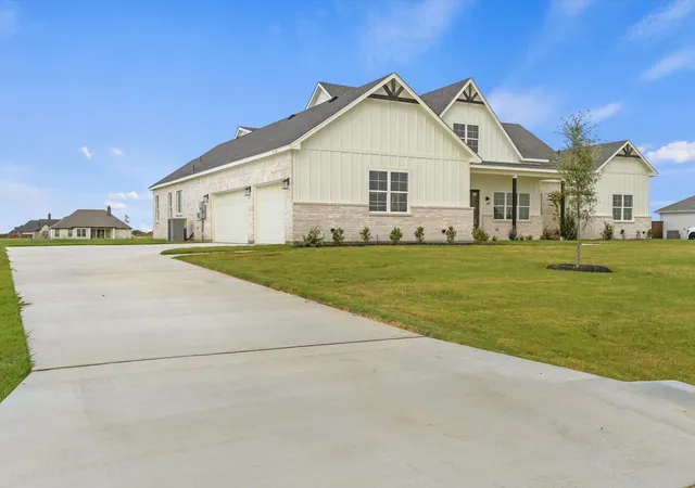 Photo 3 of Single family home for sale at 10641 Rye Bread Ln, Venus, TX 76084 | MLS# 21368590 | Listing updated on 2026-09-10
