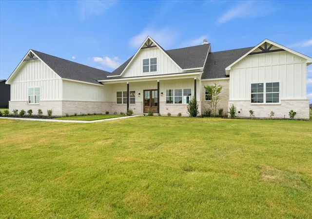 Photo 3 of Single family home for sale at 10641 Rye Bread Ln, Venus, TX 76084 | MLS# 21368590 | Listing updated on 2026-09-10