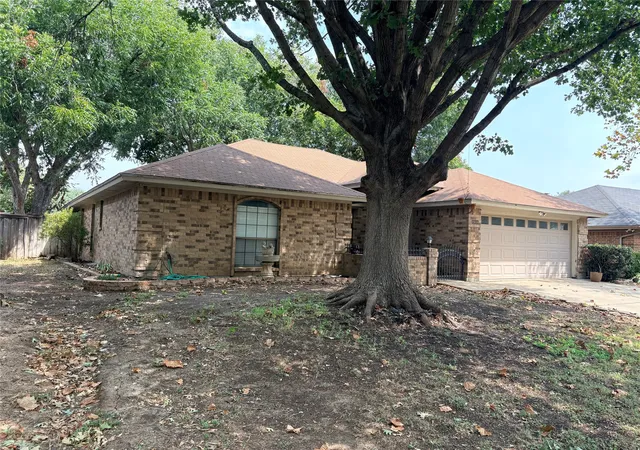 Photo 2 of Single family home for sale at 1908 Berrybrook Dr, Fort Worth, TX 76134 | MLS# 21369624 | Listing updated on 2026-09-15