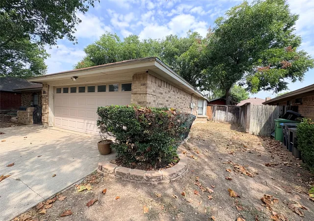 Photo 3 of Single family home for sale at 1908 Berrybrook Dr, Fort Worth, TX 76134 | MLS# 21369624 | Listing updated on 2026-09-15