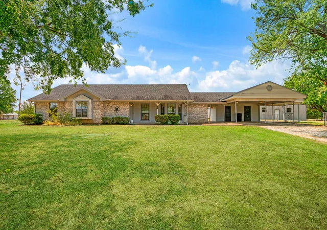 Single family home for sale at 537 Farm Road 2820, Sumner, TX 75486 | MLS# 21369025