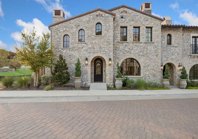 Townhouse for sale at 76 Cortes Dr, Westlake, TX 76262 | MLS# 21367995