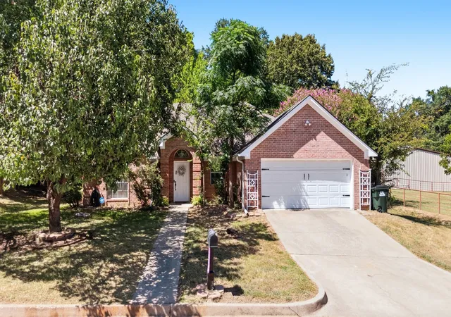 Photo 1 of Single family home for sale at 11344 Santa Fe Trl, Tyler, TX 75703 | MLS# 21370339 | Listing updated on 2026-10-01