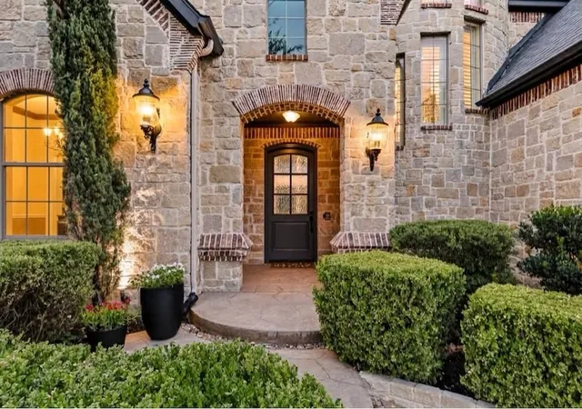 Photo 2 of Mansion for sale at 4528 Warwick Ln, Frisco, TX 75034 | MLS# 21361304 | Listing updated on 2026-09-22