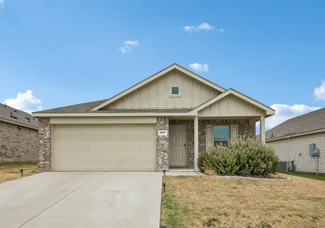 Photo 1 of Single family home for sale at 1477 Yachtclub Dr, Pelican Bay, TX 76020 | MLS# 21367633 | Listing updated on 2026-09-15