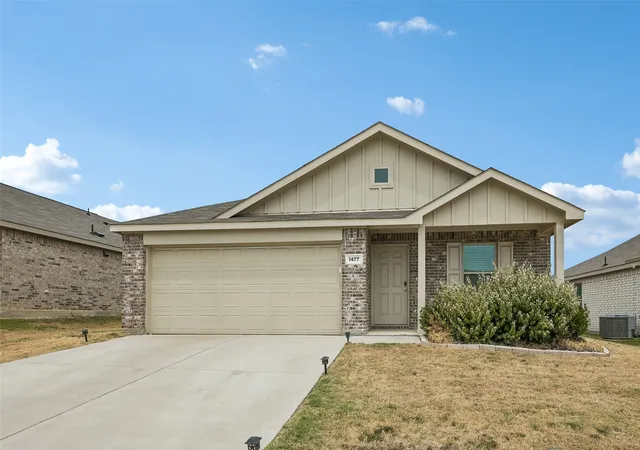 Photo 2 of Single family home for sale at 1477 Yachtclub Dr, Pelican Bay, TX 76020 | MLS# 21367633 | Listing updated on 2026-09-15
