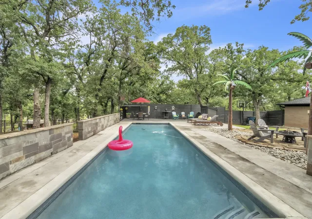 Photo 2 of Sale Pending at 900 E Pioneer Cir, Argyle, TX 76226 | MLS# 21370388 | Listing updated on 2026-09-21