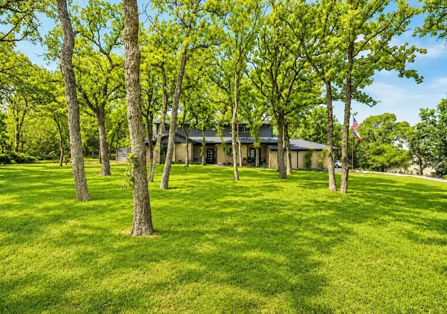 Photo 3 of Sale Pending at 900 E Pioneer Cir, Argyle, TX 76226 | MLS# 21370388 | Listing updated on 2026-09-21