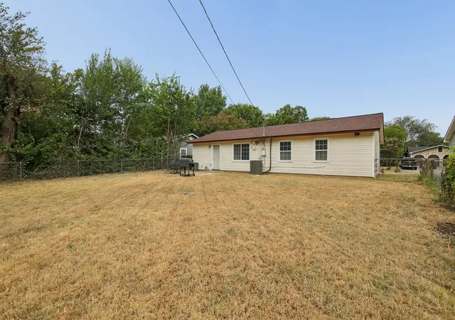 Photo 23 of Single family home for sale at 117 Tarrant Dr, Euless, TX 76039 | MLS# 21370386 | Listing updated on 2026-09-10