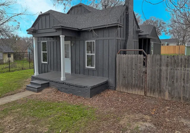 Photo 1 of Sale Pending at 307 Fannin St, Nocona, TX 76255 | MLS# 21369508 | Listing updated on 2026-09-07