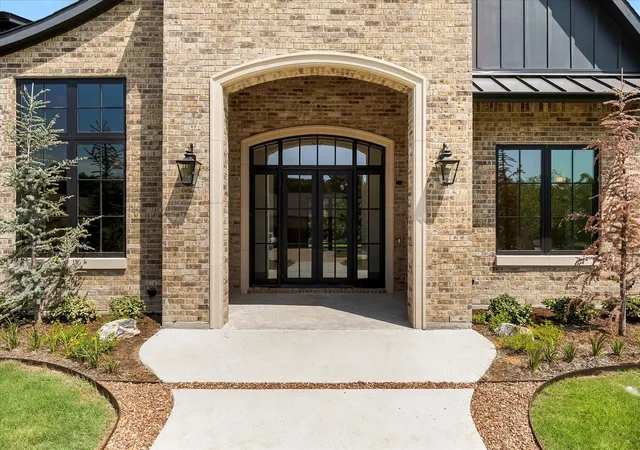 Photo 3 of Single family home for sale at 1602 Mariah Ct, Heath, TX 75032 | MLS# 21369908 | Listing updated on 2026-09-13