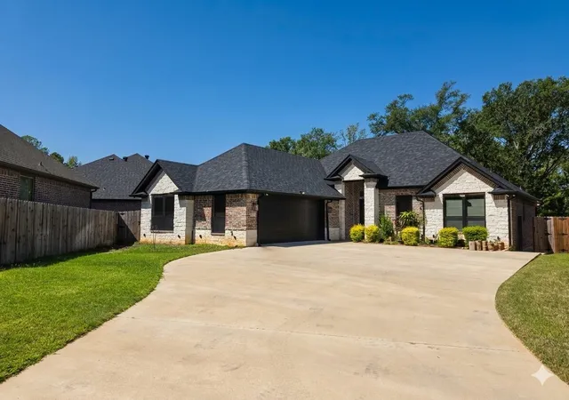 Photo 1 of Single family home for sale at 11034 Oak Springs Cvs, Tyler, TX 75703 | MLS# 21364422 | Listing updated on 2026-09-25