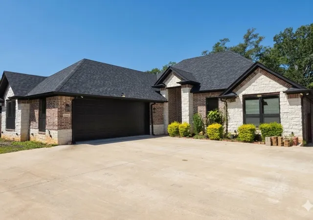 Photo 3 of Single family home for sale at 11034 Oak Springs Cvs, Tyler, TX 75703 | MLS# 21364422 | Listing updated on 2026-09-25