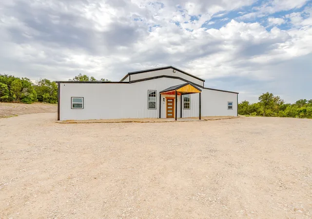 Photo 3 of Single family home for sale at 1011 Carsyn Creek Rd, Weatherford, TX 76087 | MLS# 21370100 | Listing updated on 2026-10-03