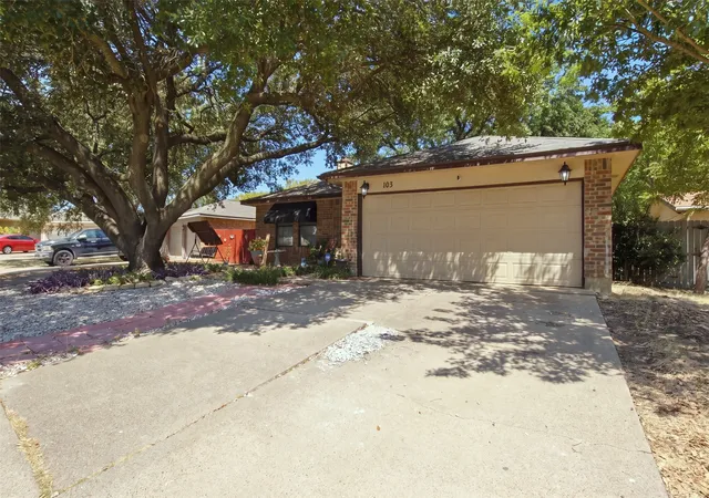 Photo 2 of Sale Pending at 103 Caprock Dr, Arlington, TX 76018 | MLS# 21370533 | Listing updated on 2026-09-12