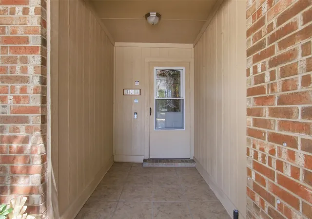 Photo 3 of Sale Pending at 103 Caprock Dr, Arlington, TX 76018 | MLS# 21370533 | Listing updated on 2026-09-12