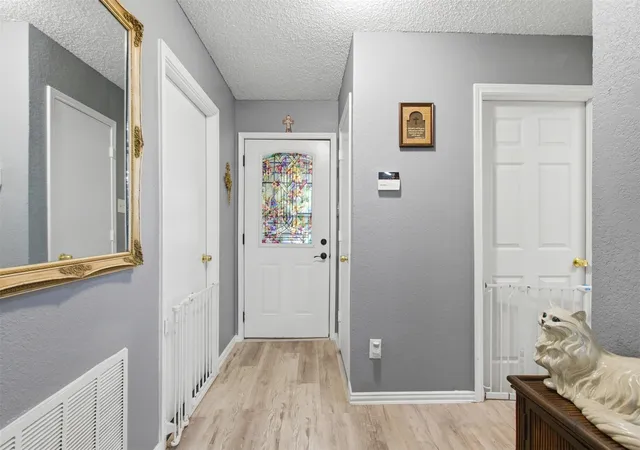 Photo 4 of Sale Pending at 103 Caprock Dr, Arlington, TX 76018 | MLS# 21370533 | Listing updated on 2026-09-12