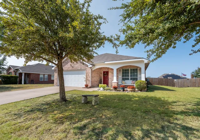 Photo 2 of Single family home for sale at 204 Cookston Ln, Royse City, TX 75189 | MLS# 21370535 | Listing updated on 2026-09-12