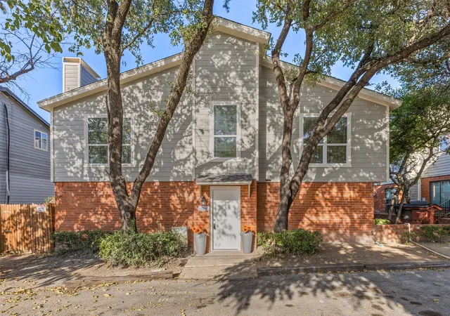 Photo 1 of Condo for sale at 6738 Eastridge Dr #106, Dallas, TX 75231 | MLS# 21370015 | Listing updated on 2026-09-14