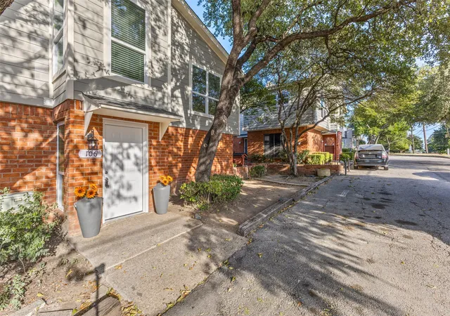 Photo 3 of Condo for sale at 6738 Eastridge Dr #106, Dallas, TX 75231 | MLS# 21370015 | Listing updated on 2026-09-14