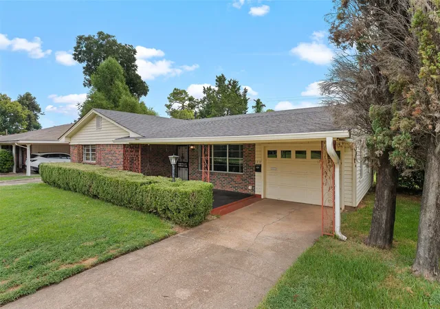Photo 3 of Single family home for sale at 1217 Georgia St, Shreveport, LA 71104 | MLS# 21370549 | Listing updated on 2026-09-10