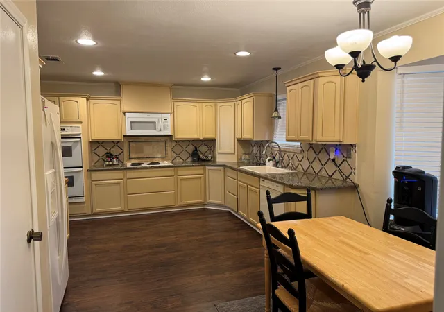 Photo 3 of Single family home for sale at 428 River Oaks Ln, Richardson, TX 75081 | MLS# 21370557 | Listing updated on 2026-09-19
