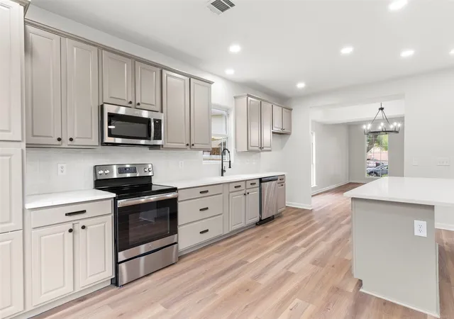 Photo 2 of Single family home for sale at 5423 Bryce Canyon Ct, Fort Worth, TX 76137 | MLS# 21370425 | Listing updated on 2026-09-12