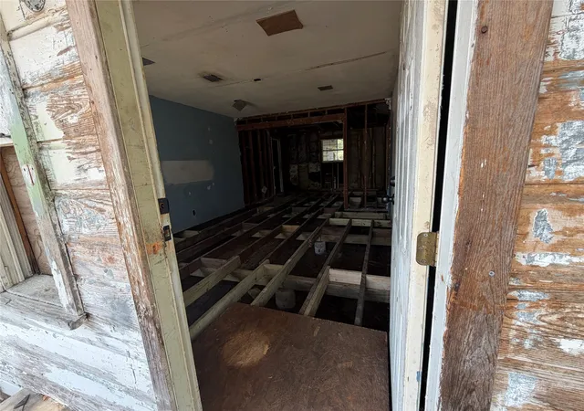 Photo 3 of Single family home for sale at 327 W Hester St, Sherman, TX 75090 | MLS# 21370563 | Listing updated on 2026-09-17
