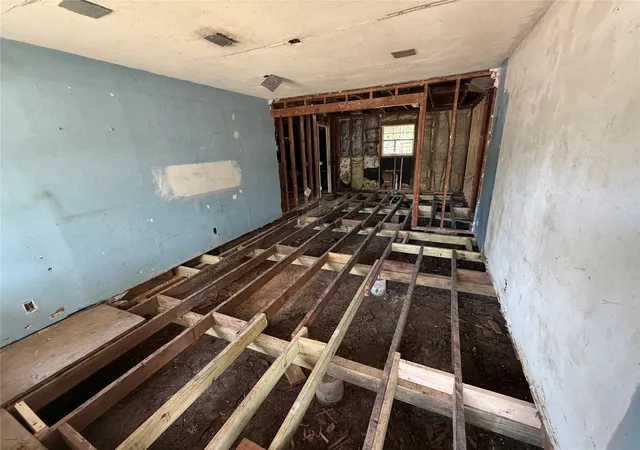 Photo 3 of Single family home for sale at 327 W Hester St, Sherman, TX 75090 | MLS# 21370563 | Listing updated on 2026-09-17