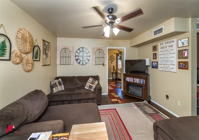 Photo 3 of Townhouse for sale at 8520 Grover Pl, Shreveport, LA 71115 | MLS# 21370595 | Listing updated on 2026-09-12