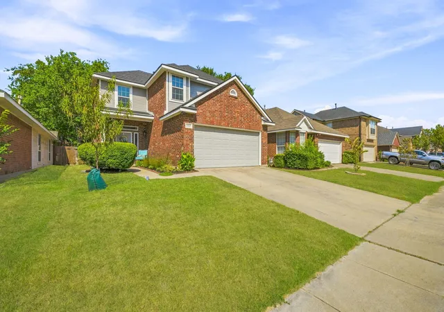 Photo 2 of Sale Pending at 6913 Chaco Trl, Fort Worth, TX 76137 | MLS# 21370591 | Listing updated on 2026-09-11