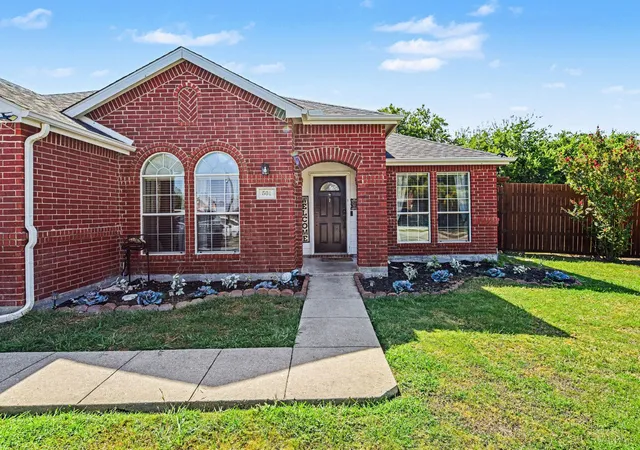 Photo 1 of Single family home for sale at 501 Wolf Dr, Forney, TX 75126 | MLS# 21370651 | Listing updated on 2026-10-07