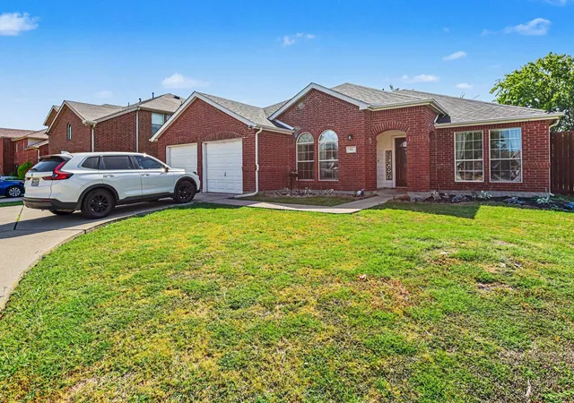 Photo 2 of Single family home for sale at 501 Wolf Dr, Forney, TX 75126 | MLS# 21370651 | Listing updated on 2026-10-07