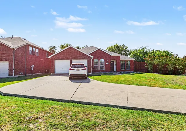 Photo 3 of Single family home for sale at 501 Wolf Dr, Forney, TX 75126 | MLS# 21370651 | Listing updated on 2026-10-07