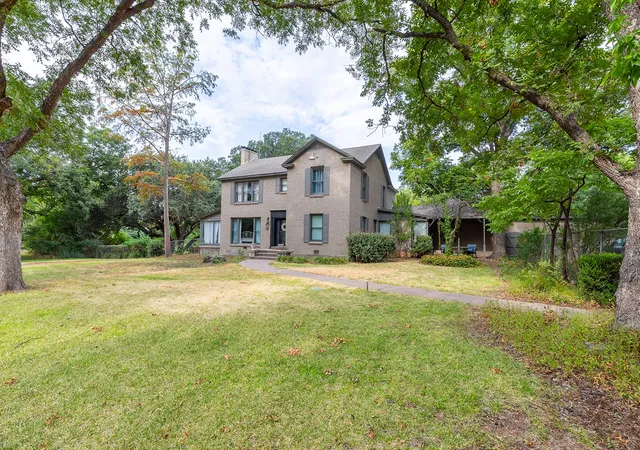 Photo 2 of Single family home for sale at 1102 Oldham Ln, Abilene, TX 79602 | MLS# 21368999 | Listing updated on 2026-09-30
