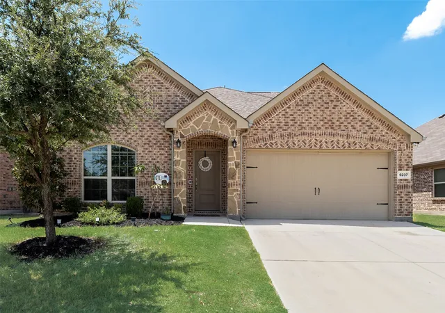 Photo 1 of Single family home for sale at 9237 Flying Eagle Ln, Fort Worth, TX 76131 | MLS# 21361505 | Listing updated on 2026-09-12