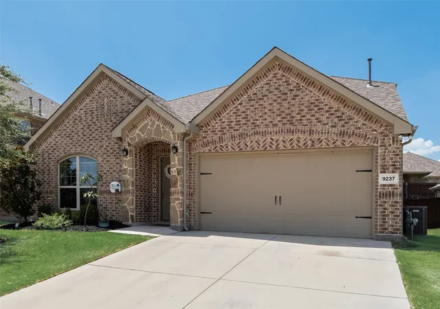 Photo 2 of Single family home for sale at 9237 Flying Eagle Ln, Fort Worth, TX 76131 | MLS# 21361505 | Listing updated on 2026-09-12