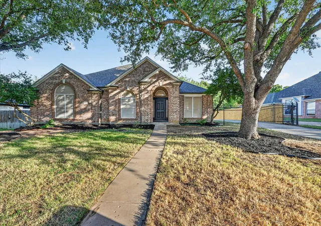 Photo 1 of Single family home for sale at 709 Coal Creek Dr, Mansfield, TX 76063 | MLS# 21370553 | Listing updated on 2026-09-08