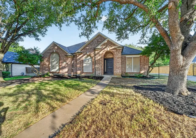 Photo 2 of Single family home for sale at 709 Coal Creek Dr, Mansfield, TX 76063 | MLS# 21370553 | Listing updated on 2026-09-08