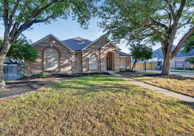 Photo 3 of Single family home for sale at 709 Coal Creek Dr, Mansfield, TX 76063 | MLS# 21370553 | Listing updated on 2026-09-08