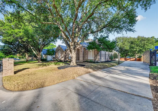 Photo 3 of Single family home for sale at 709 Coal Creek Dr, Mansfield, TX 76063 | MLS# 21370553 | Listing updated on 2026-09-08