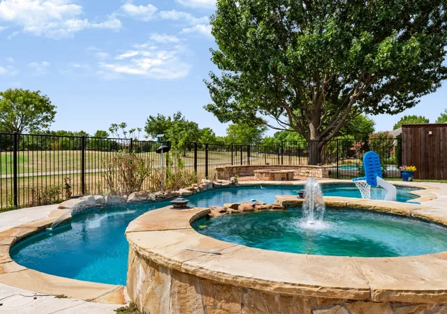 Photo 1 of Single family home for sale at 10518 Woodlands Trl, Rowlett, TX 75089 | MLS# 21364872 | Listing updated on 2026-10-03