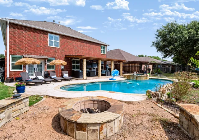 Photo 3 of Single family home for sale at 10518 Woodlands Trl, Rowlett, TX 75089 | MLS# 21364872 | Listing updated on 2026-10-03