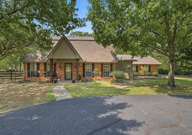 Photo 1 of Single family home for sale at 1806 Carriage Estates Rd, Sherman, TX 75092 | MLS# 21363327 | Listing updated on 2026-09-13