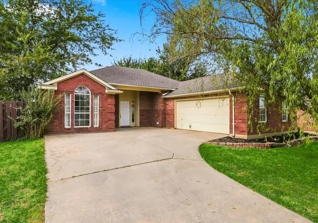 Photo 3 of Single family home for sale at 208 Cory Ct, Krum, TX 76249 | MLS# 21368616 | Listing updated on 2026-09-10