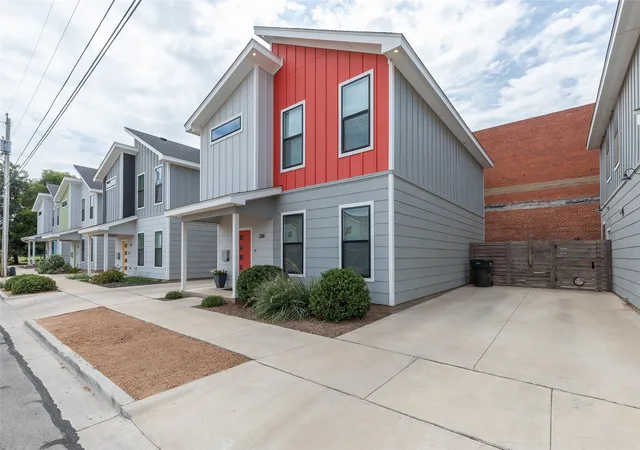Photo 3 of Single family home for sale at 208 Pecan St, Abilene, TX 79602 | MLS# 21352227 | Listing updated on 2026-10-06