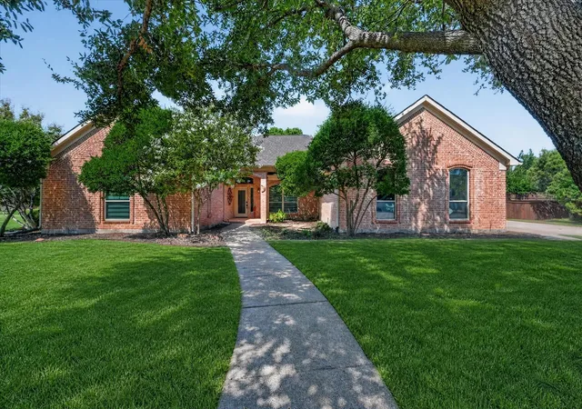 Photo 3 of Single family home for sale at 4901 Forest Hill Dr, Flower Mound, TX 75028 | MLS# 21369790 | Listing updated on 2026-09-09