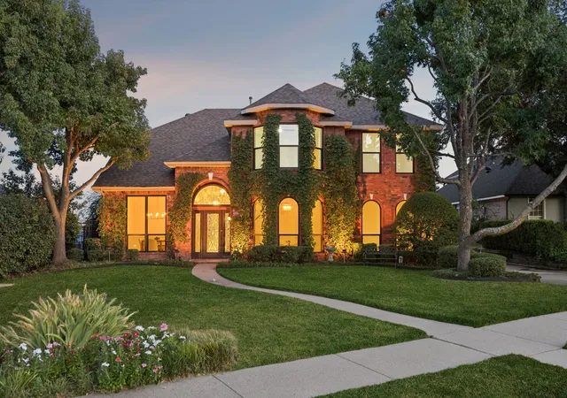 Photo 3 of Single family home for sale at 9910 Lincolnshire Ln, Rockwall, TX 75087 | MLS# 21370263 | Listing updated on 2026-09-14