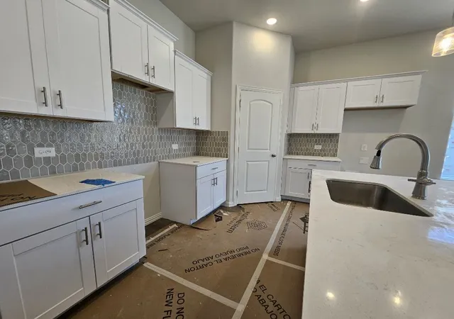 Photo 3 of Single family home for sale at 806 Silverleaf Dr, Ennis, TX 75119 | MLS# 21367928 | Listing updated on 2026-09-09